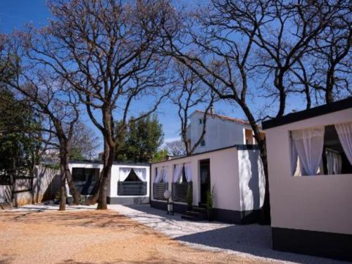 Lux Mobile Homes Vodice - Two bedroom home with private hot tub Maris
