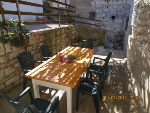 Apartments Trojanovi - Three Bedroom Apartment with Sea View and Balcony