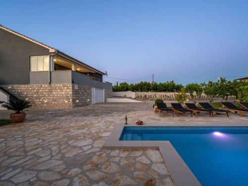 Holiday Home Marija - Three Bedroom Holiday Home with Private Pool and Terrace