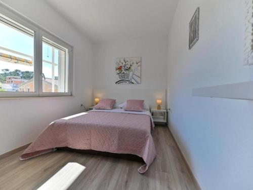 Two Bedroom Apartment with Terrace and Pool