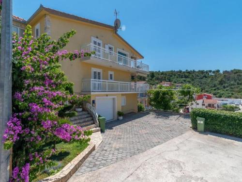 Two Bedroom Apartment with Terrace and Pool