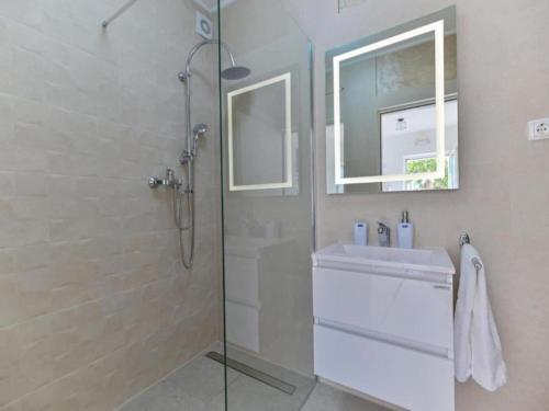 Two Bedroom Apartment with Terrace and Pool