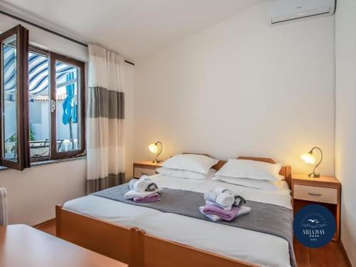 Villa Ivan apartment with balcony and sea view A2
