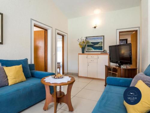 Villa Ivan apartment with balcony and sea view A2