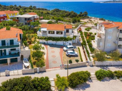 Villa Ivan apartment with terrace and sea view A3