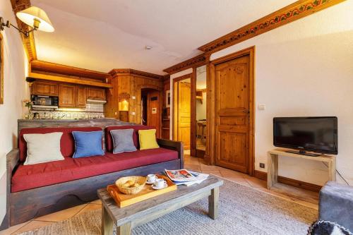 Le Cristal GM7 Mountain View, Pool, Private Sauna & Parking - Happy Rentals