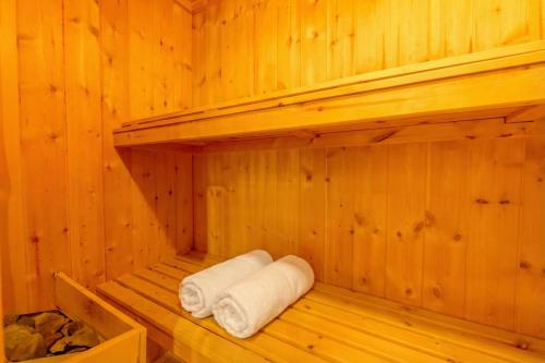 Le Cristal MB6 View, Pool, Private Sauna, Parking & WiFi - Happy Rentals
