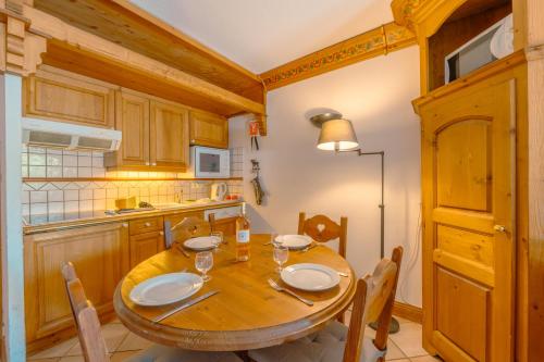 Le Cristal MB6 View, Pool, Private Sauna, Parking & WiFi - Happy Rentals