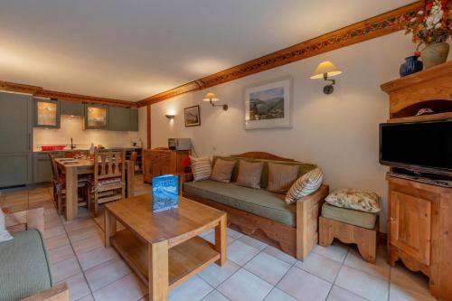 Le Cristal MB8 Mountain View, Pool, Parking & WiFi - Happy Rentals