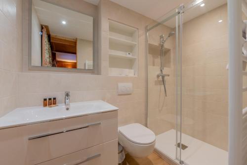 Le Cristal MB8 Mountain View, Pool, Parking & WiFi - Happy Rentals