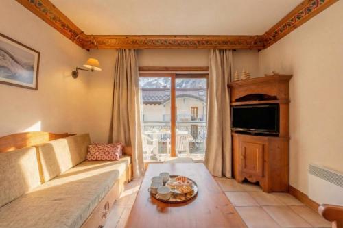 Le Cristal GM9 Mountain View, Pool, Parking & Free WiFi - Happy Rentals