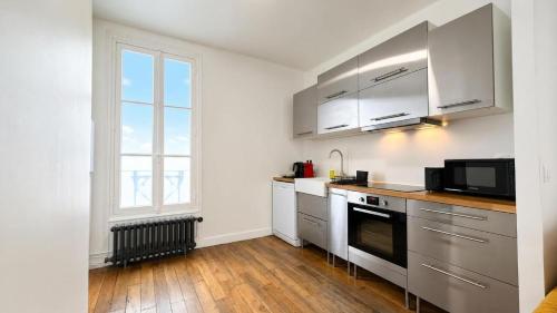 Invalides Stylish 2 Bedroom Apartment with Netflix