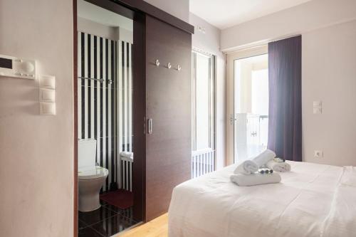 New Modern condo by the Acropolis