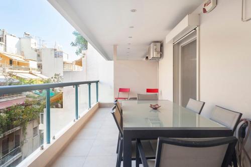 New Modern condo by the Acropolis