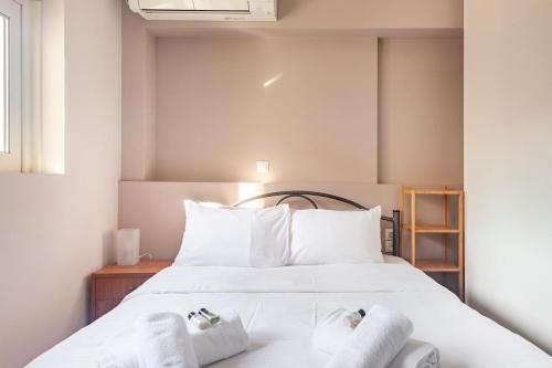 New Modern condo by the Acropolis