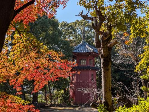 20 minutes by train to Shinjuku 9-minute walk from the nearest station 西落合2f3f