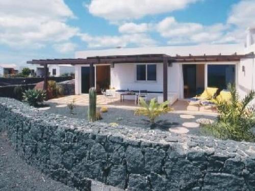 Holiday Home Bungalow mit geräumiger Terrasse by Interhome