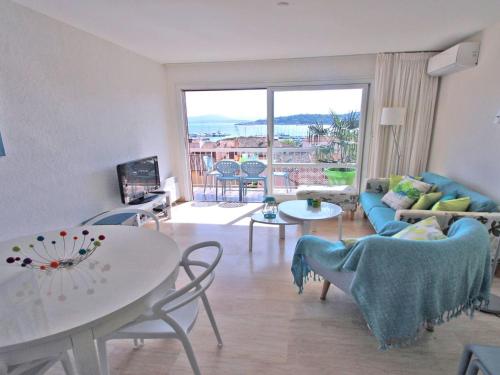 Apartment Appt T3 - 5 Pers - Vue Mer - Climatisation by Interhome