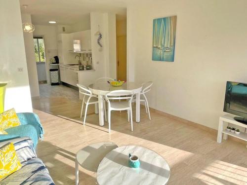 Apartment Appt T3 - 5 Pers - Vue Mer - Climatisation by Interhome