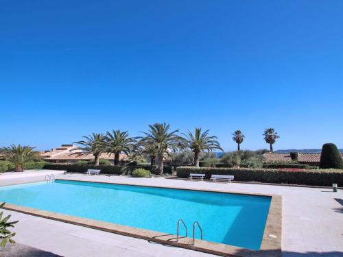 Apartment Appt T4 - 6 pers - Vue Mer - Piscine Résidence by Interhome