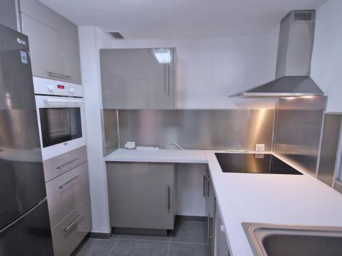 Apartment Appt T4 - 6 pers - Vue Mer - Piscine Résidence by Interhome