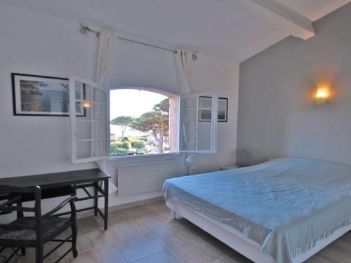 Apartment Appt T4 - 6 pers - Vue Mer - Piscine Résidence by Interhome