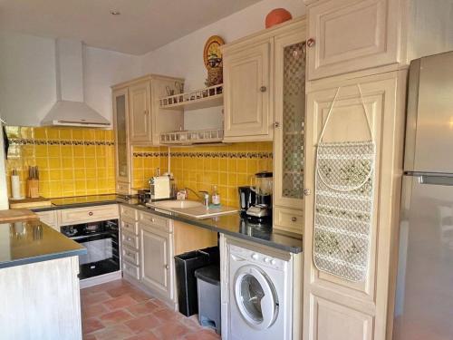 Apartment Apt 4 Pers - Climatisation - Wifi - Centre ville by Interhome