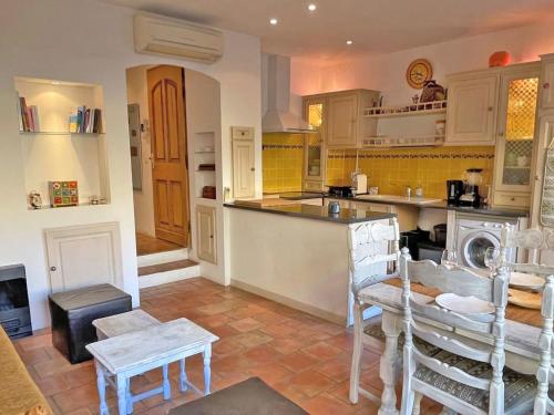Apartment Apt 4 Pers - Climatisation - Wifi - Centre ville by Interhome
