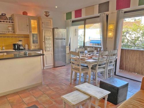 Apartment Apt 4 Pers - Climatisation - Wifi - Centre ville by Interhome