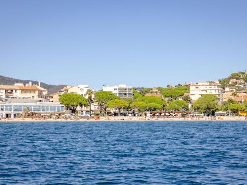 Apartment Appt T4 - 6 Personen - Meerblick - Klima - Schwimmbad by Interhome