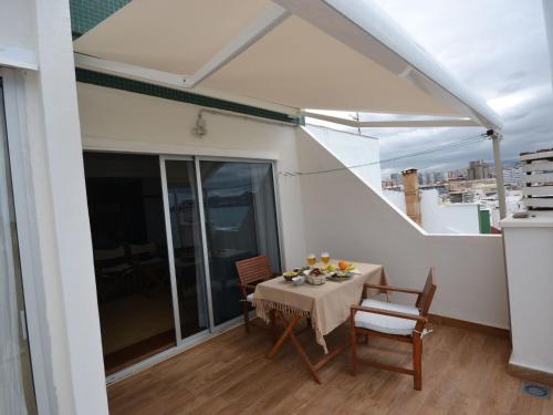 Apartment Wohnung mit privater Terrasse und Meerblick by Interhome