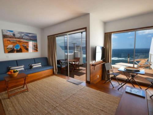 Apartment Wohnung mit privater Terrasse und Meerblick by Interhome