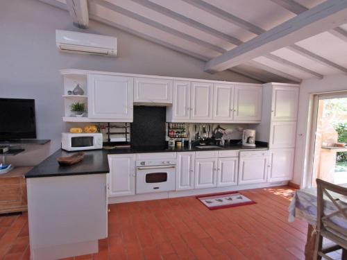 Holiday Home Maison T4 - 6 Pers - Climatisation - Jardin by Interhome