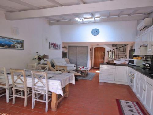 Holiday Home Maison T4 - 6 Pers - Climatisation - Jardin by Interhome