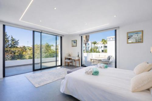 Villa Karma -Elegant Villa with Pool, Garden & Mul