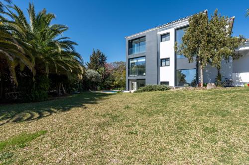 Villa Karma -Elegant Villa with Pool, Garden & Mul