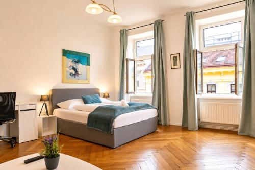Affordable 2 Apts for 14P, 4BR Great for Families