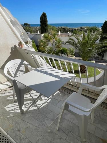 Studio en première ligne avec vue mer
