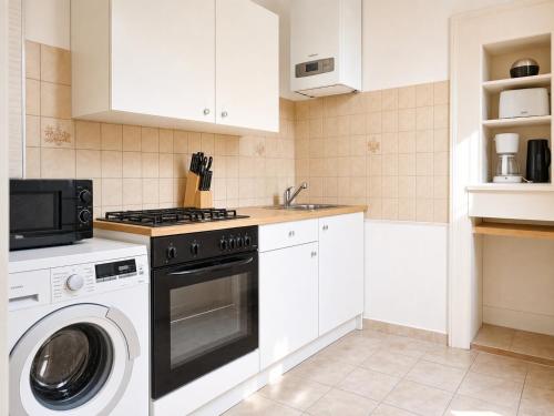 Lovely 2BR Apt, Near AKH, Perfect for short & Longstays