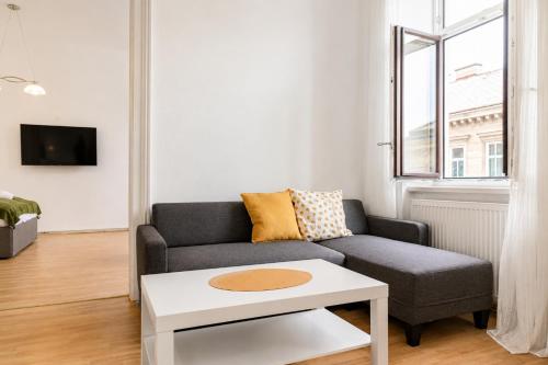 Pleasing 2BR Apt. AKH-Perfect for Groups