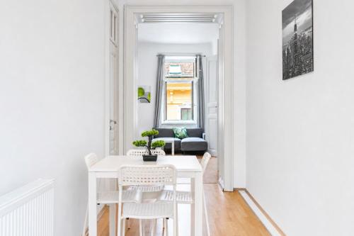Pleasing 2BR Apt. AKH-Perfect for Groups