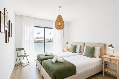 Spacious 2-Suite Flat with Balconies in Portimão