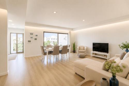 Spacious 2-Suite Flat with Balconies in Portimão