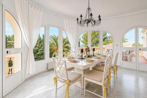 Villa Hermosa by Aguilarent