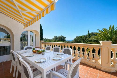 Villa Hermosa by Aguilarent
