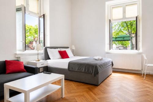 Joyful 4BR Apt @ superb location near AKH Hospital