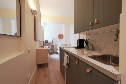 Romantic And Refined Accommodation in the heart of Paris