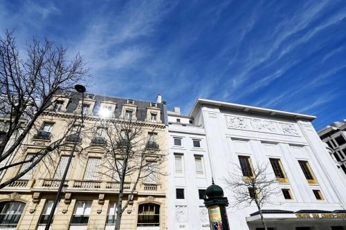 Romantic And Refined Accommodation in the heart of Paris