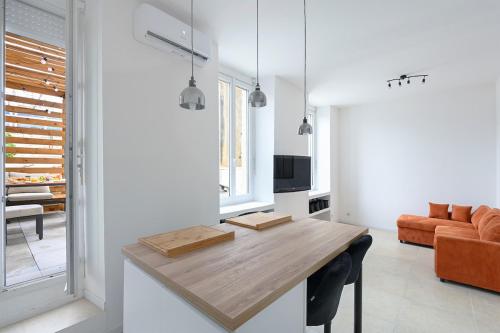 Apartment for 4 people with Big terrace near Gare Saint-Charles