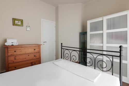 F & B Collection - Flat for 4